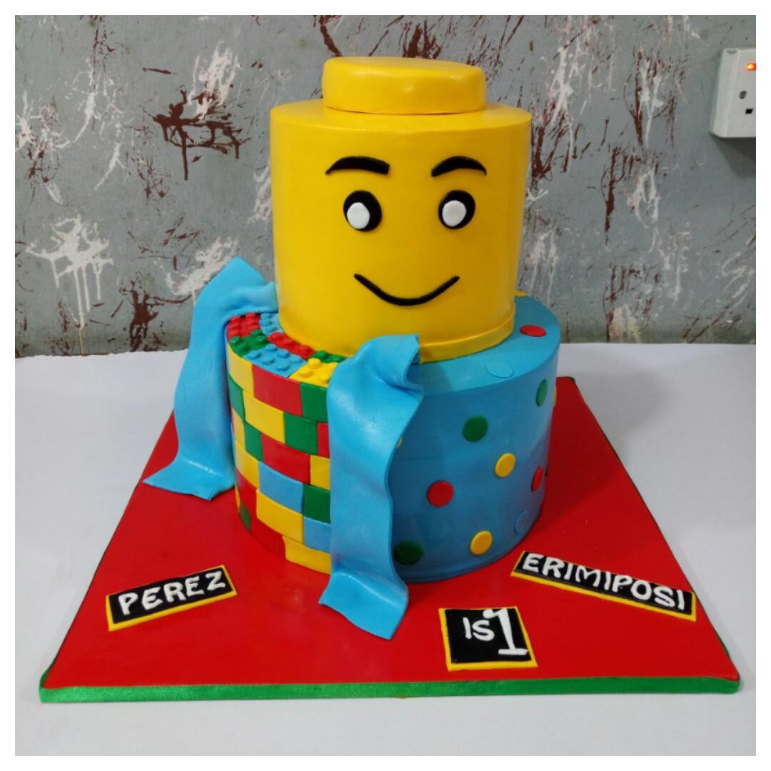 Leggo man cake