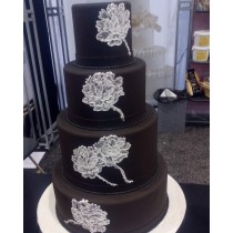 Black and white wedding cake 